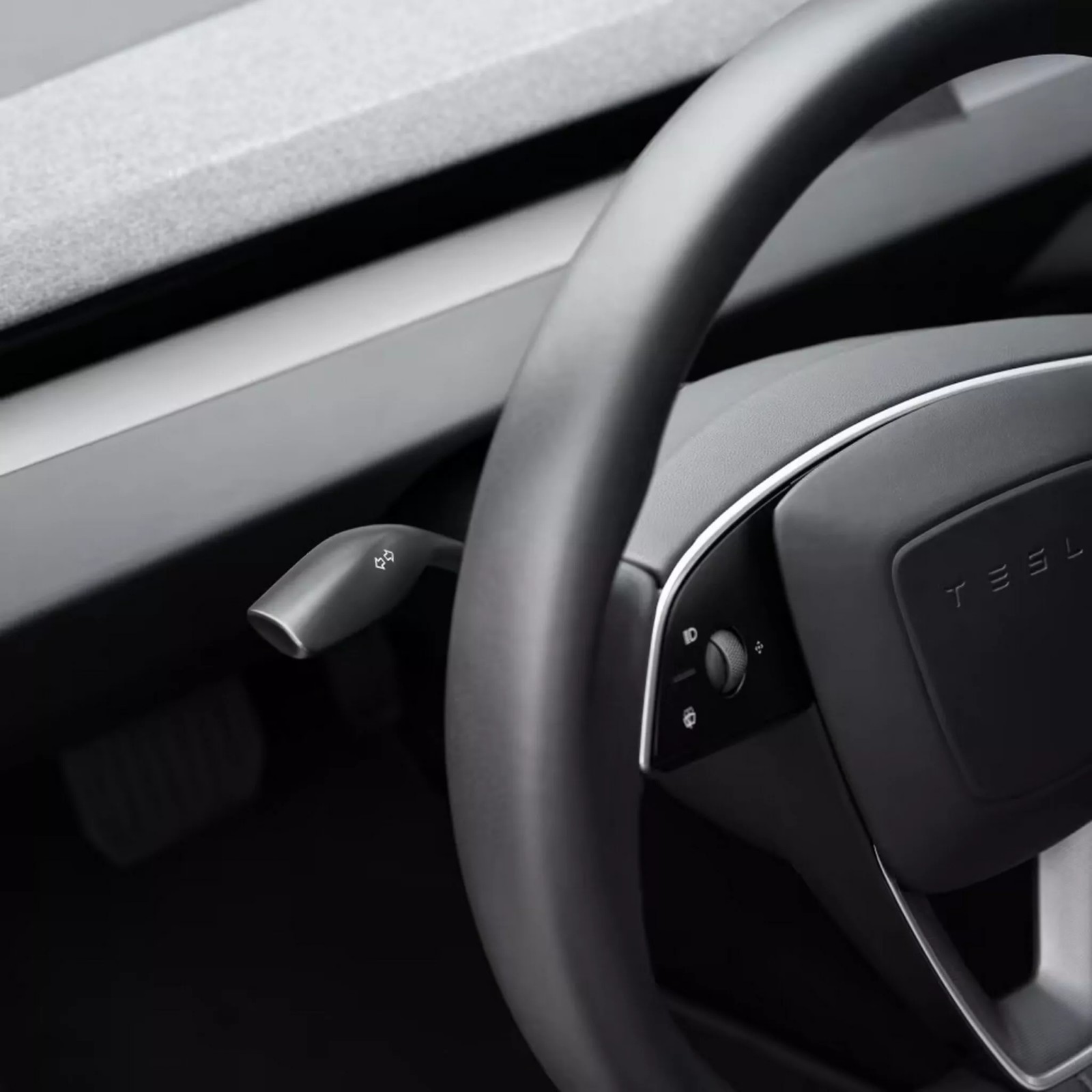 Manetka kierunkowskazów wróciła do Tesli Model 3