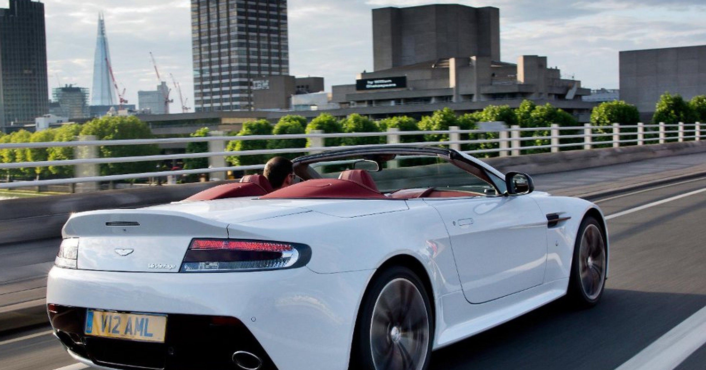 Aston Martin V12 Vantage: roadster dla wybranych 