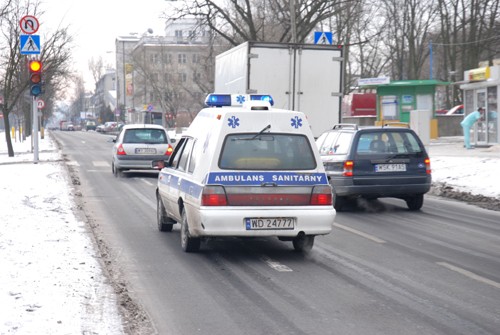 Miga, ale nie ostrzega dźwiękiem