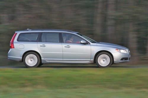 Ford Mondeo, Opel Vectra, Volkswagen Passat, Volvo V70 - Czym do ślubu?
