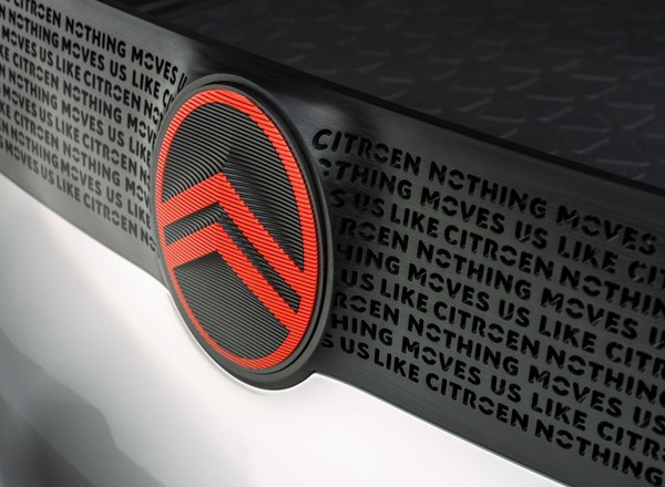 Citroen ma nowe logo. Firma wizualnie wraca do korzeni