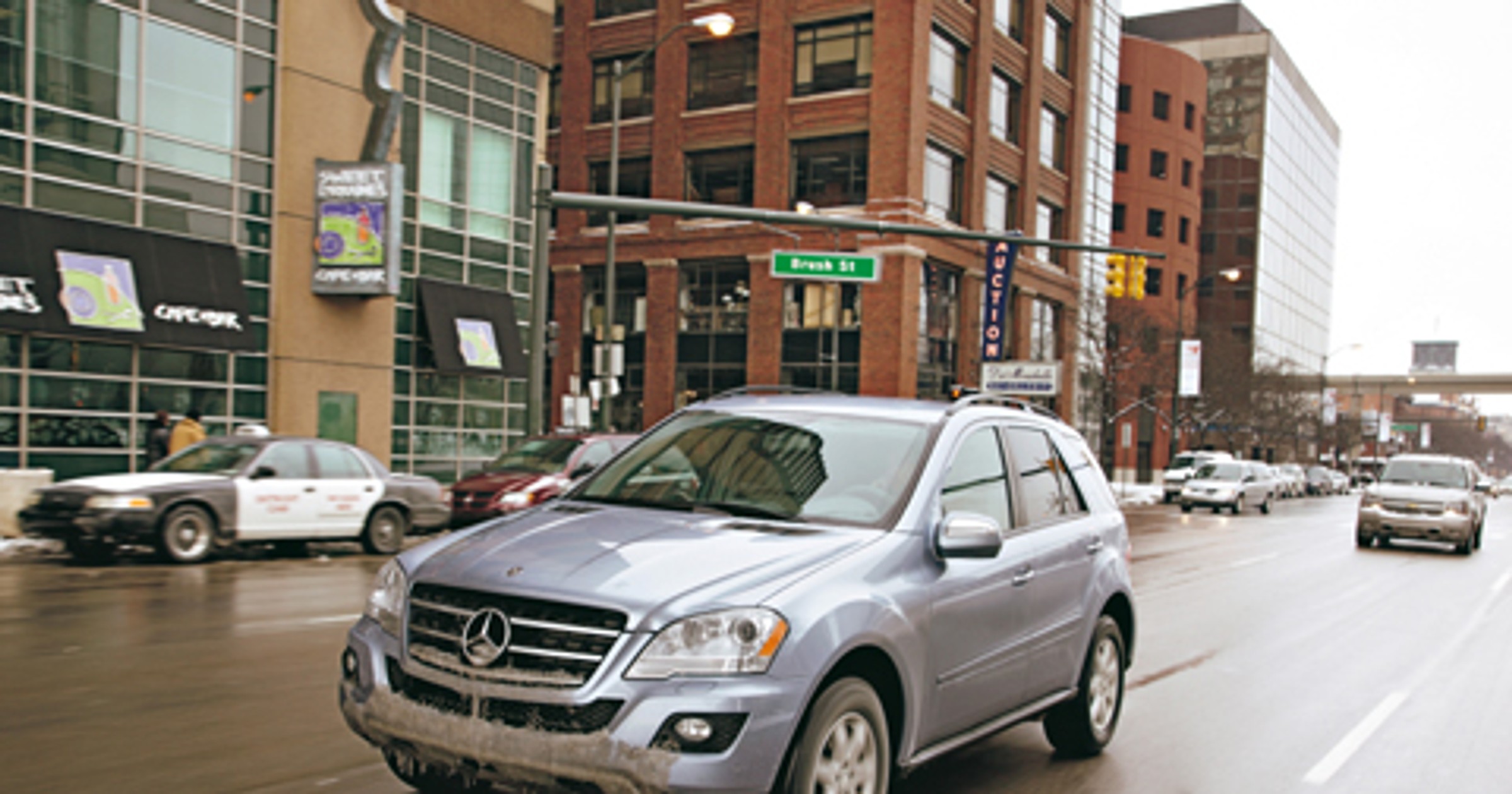 Mercedes ML 450 Hybrid - Benz z baterią