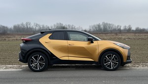 Toyota C-HR z 2025 r. już trafiła na promocję. Sprawdzamy nowy cennik