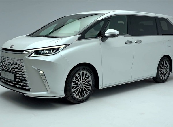 Lexus LM. Dlaczego Japończycy namaścili minivana na swój topowy model?