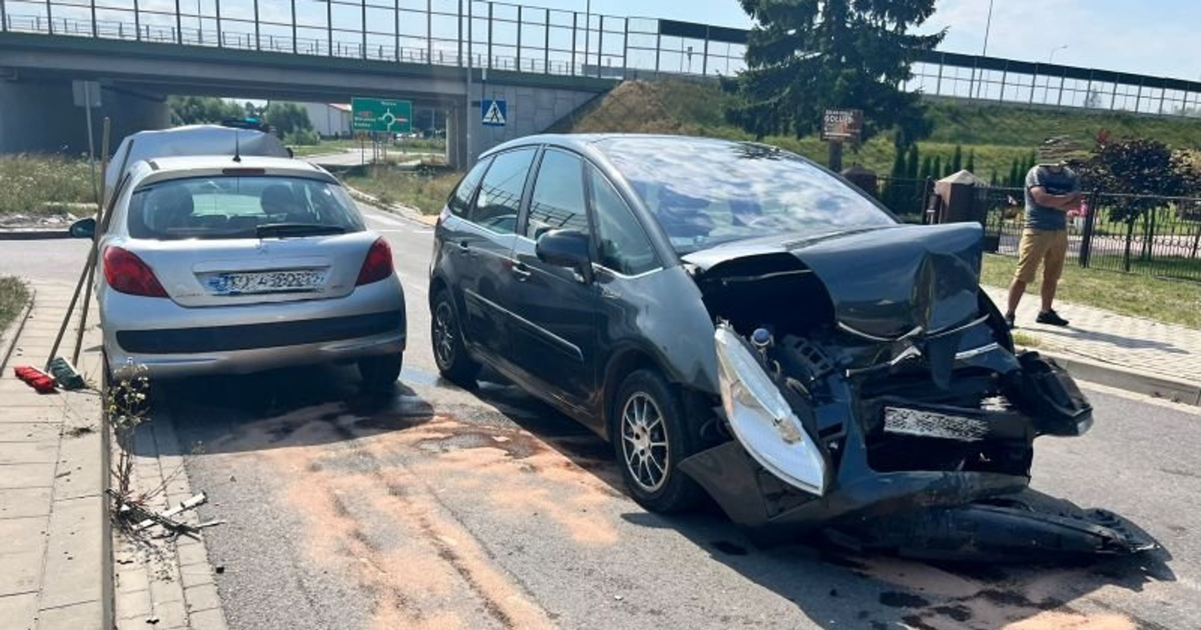 Kierująca Peugeotem specjalnie spowodowała kolizję drogową