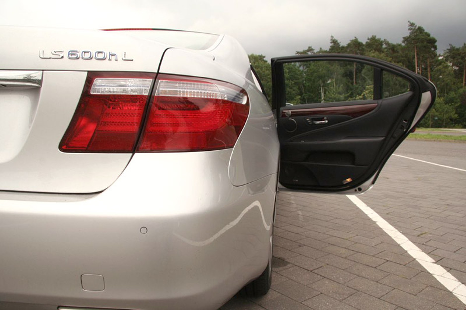 Lexus: hybrydowe wersje modeli GS i LS z większym bagażnikiem