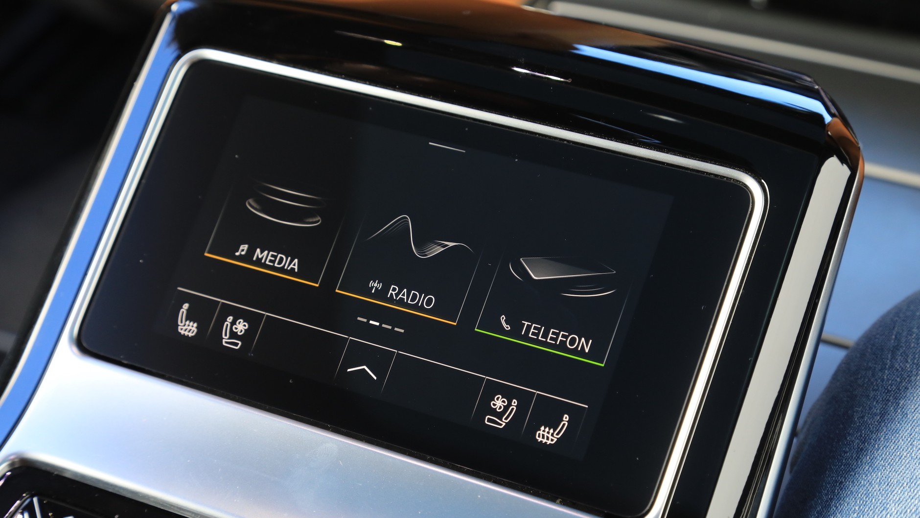 Audi A8 L 60 TFSI (2022 r.; D5)