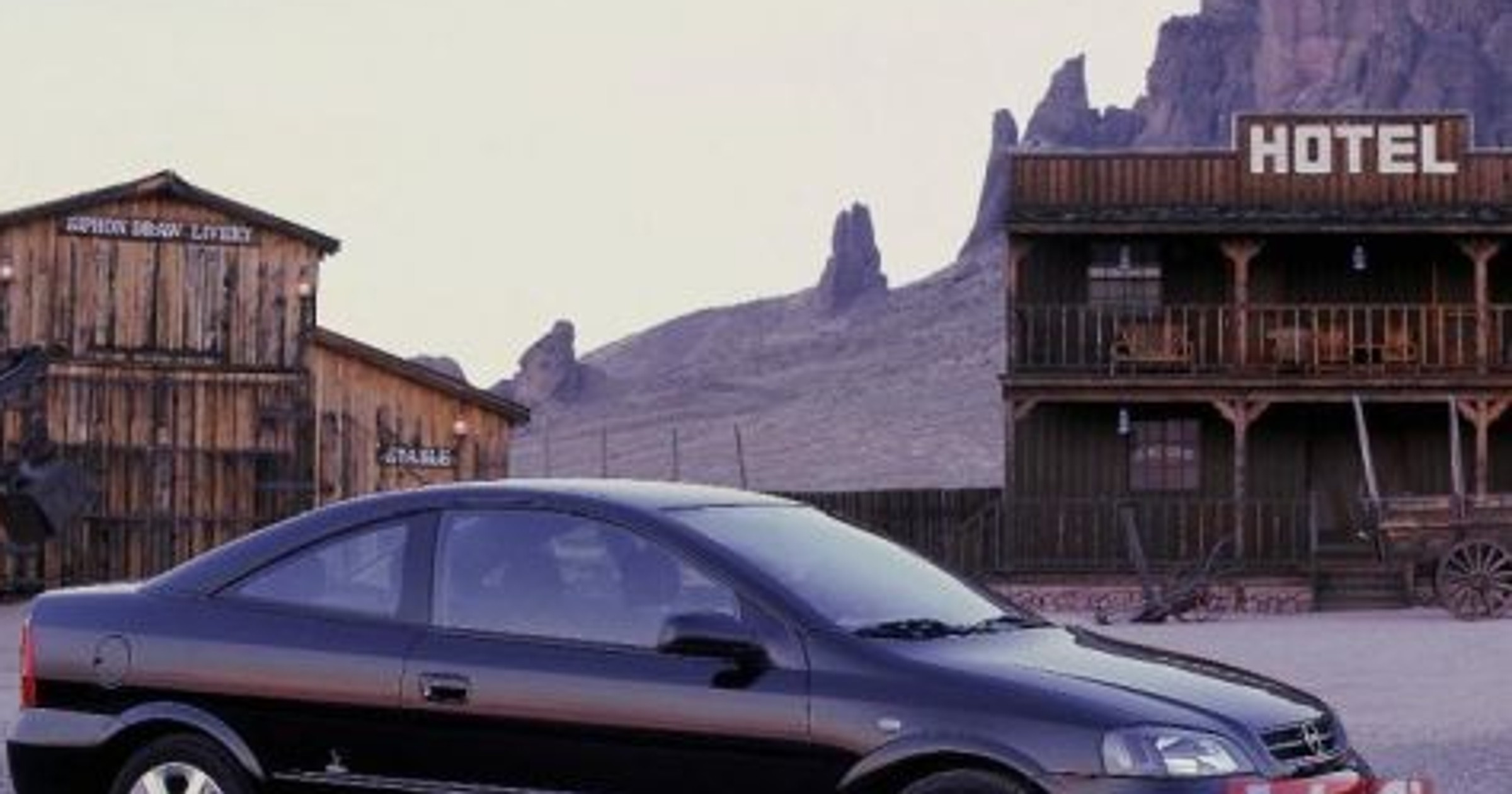 Astra Coupé 2.0 Turbo - Coupé mniejszego kalibru