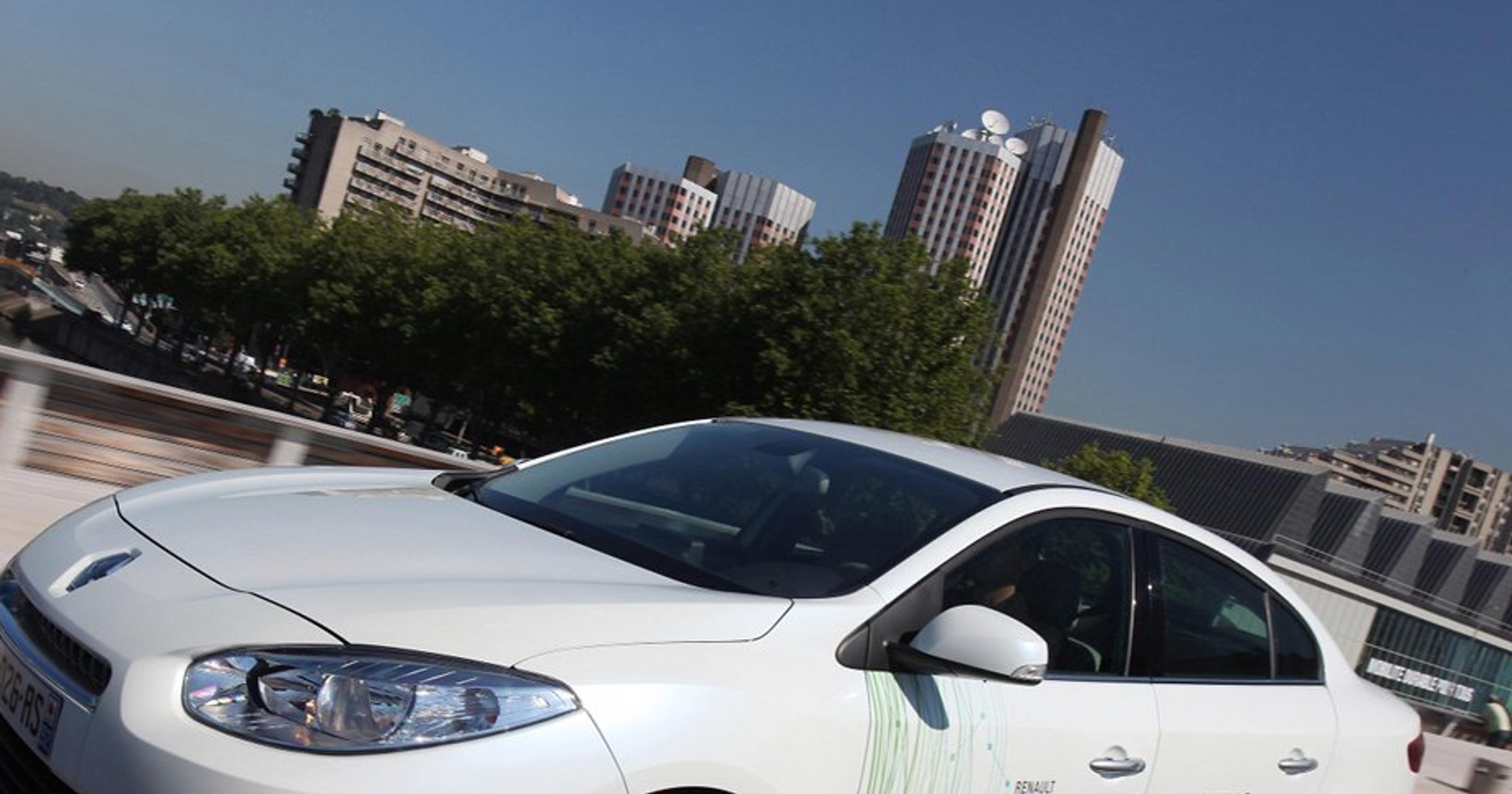 Samochody elektryczne Renault z wypożyczalni