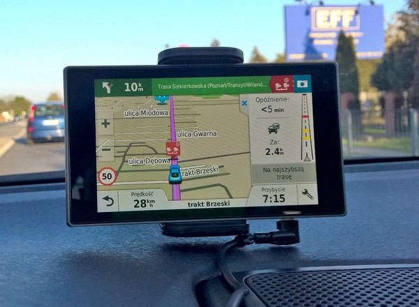 Jak prowadzi nawigacja?