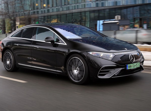 Mercedes EQS w teście łosia wypadł gorzej, niż Klasa S