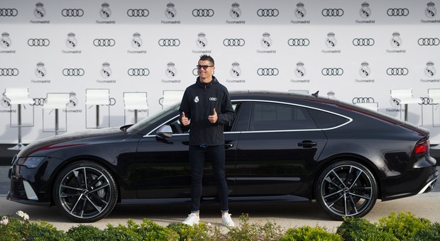 Cristiano Ronaldo i jego superauta