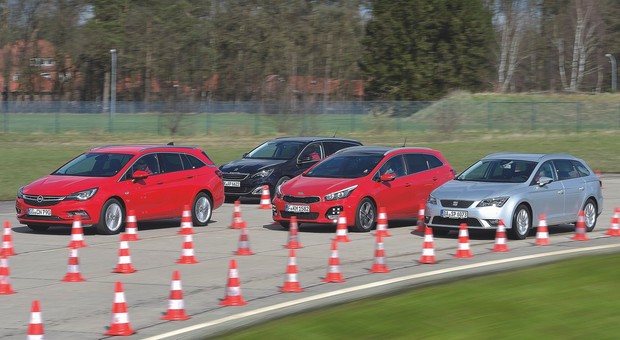 Uwodziciele rodzin - Kia cee'd SW, Opel Astra Sports Tourer, Peugeot 308 SW i Seat Leon ST