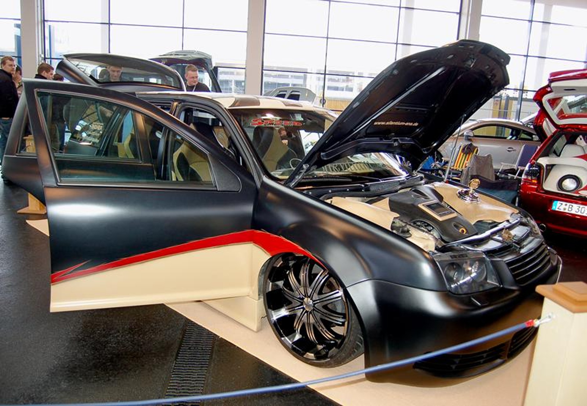 Tuning World Bodensee 2008: Golfy, drifting i dziewczyny -  fotogaleria (2)