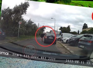Ochlapał pieszego. 20 sekund później rozmawiali już zupełnie inaczej [WIDEO]