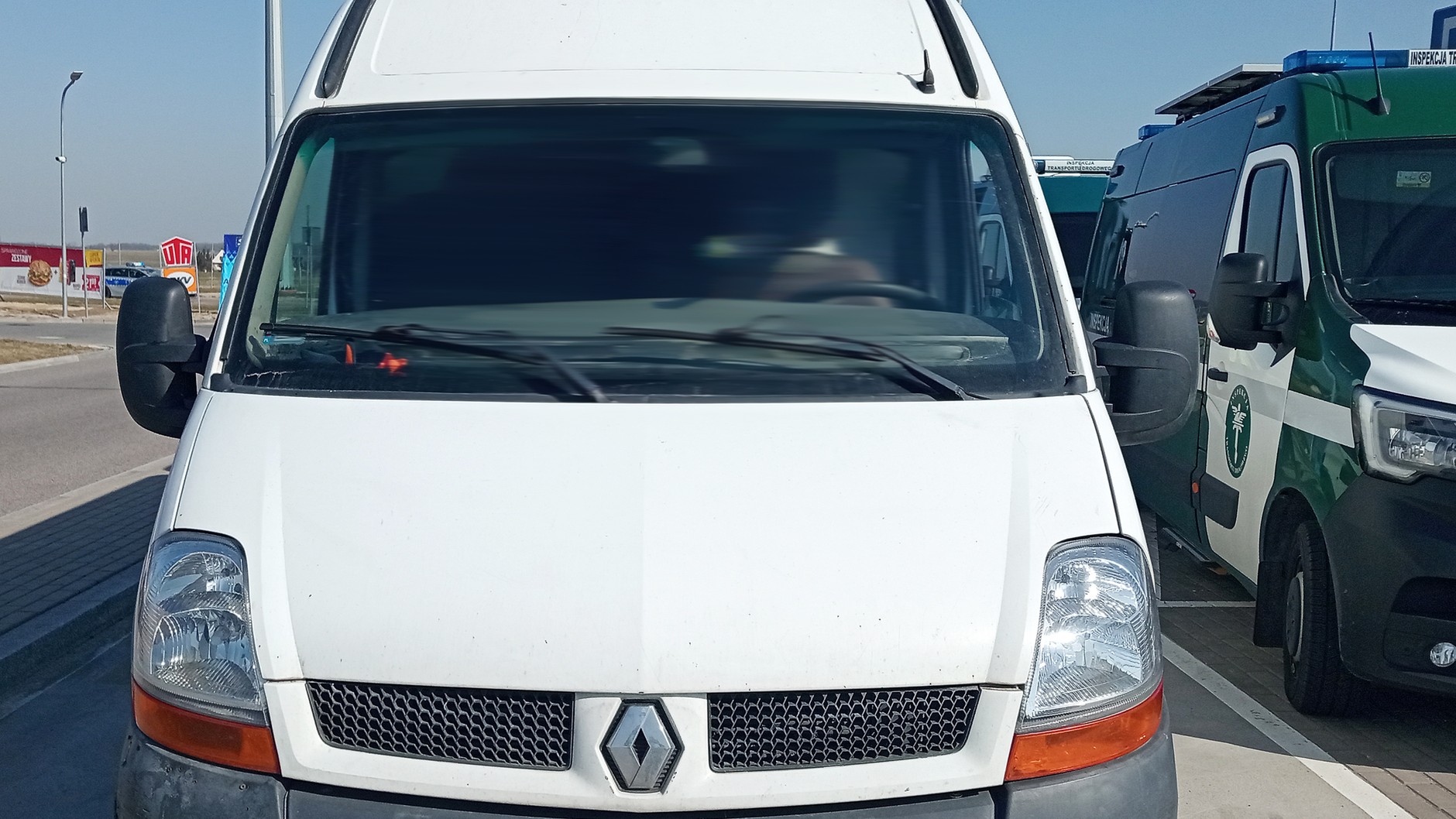 Pojazd dostawczy zatrzymany do kontroli przez lubelskich inspektorów