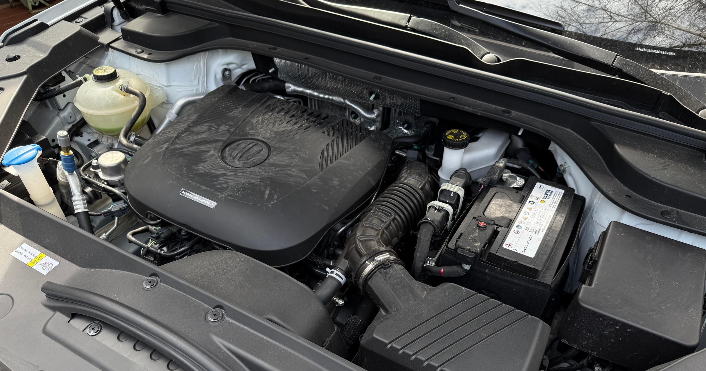 Pokazał, jak wygląda silnik po wymianie oleju co 8000 km i co 16 000 km. Różnice są kolosalne