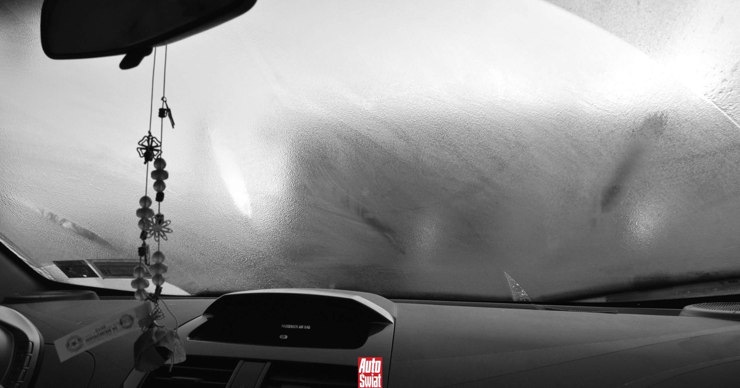 Czy za zaparowane szyby w samochodzie można dostać mandat? Mamy na to skuteczne sposoby