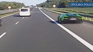 Niebezpieczne manewry kierowcy Lamborghini. Nagranie z autostrady A4 [WIDEO]
