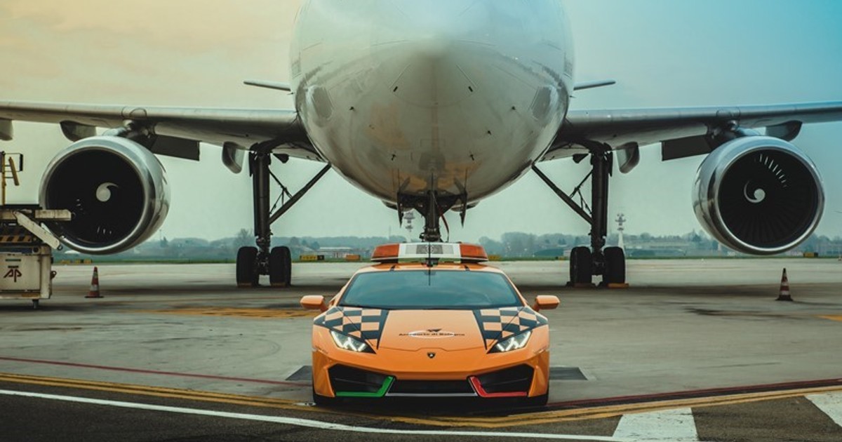 Lamborghini Huracan z lotniska w Bolonii 
