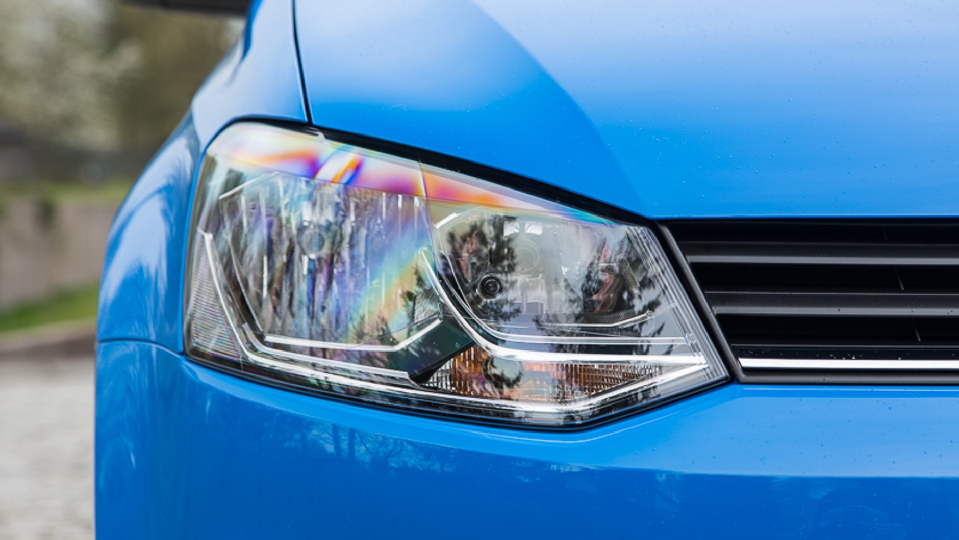 Nowy kształt reflektorów. Oświetlenie LED-owe od października 2014