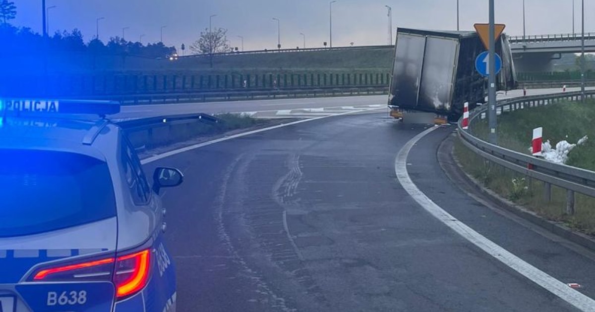 Na A4 spaliła się naczepa. Autostrada zablokowana
