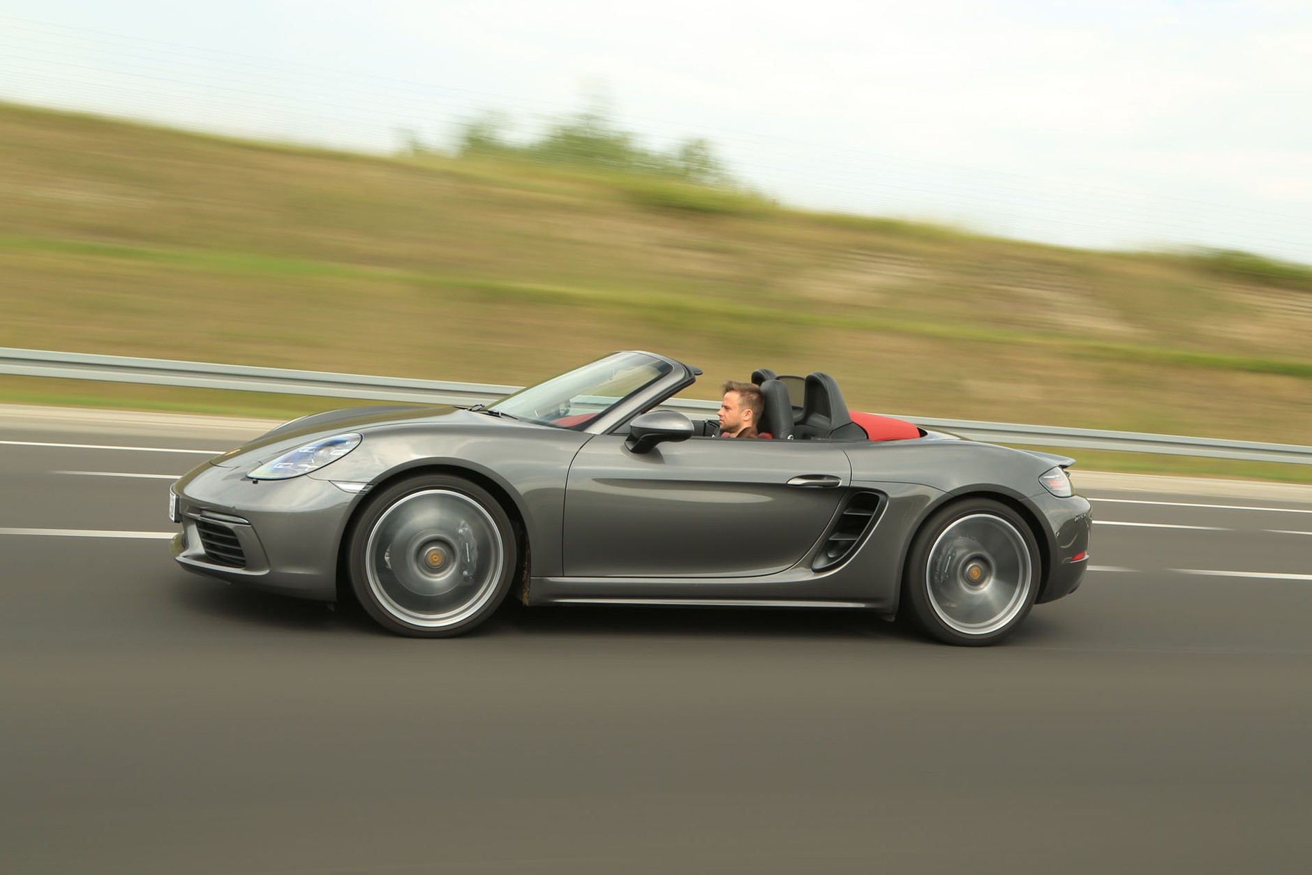 Porsche 718 Boxster - mniej, ale też i więcej!