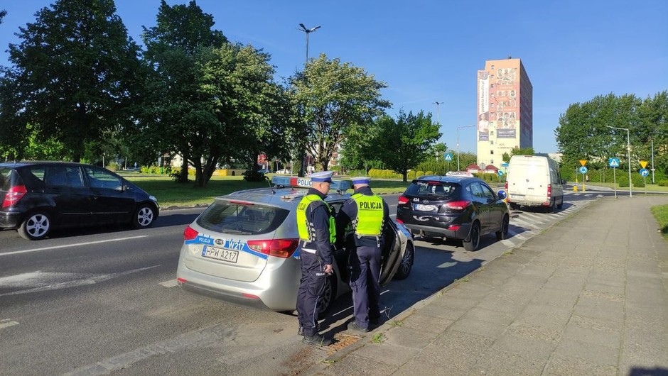 Obraz pochodzący z serwisu https://koszalin.policja.gov.pl/zk/aktual/aktualnosci/62998,Poranne-dzialania-kontrolne-koszalinskiej-drogowki.html