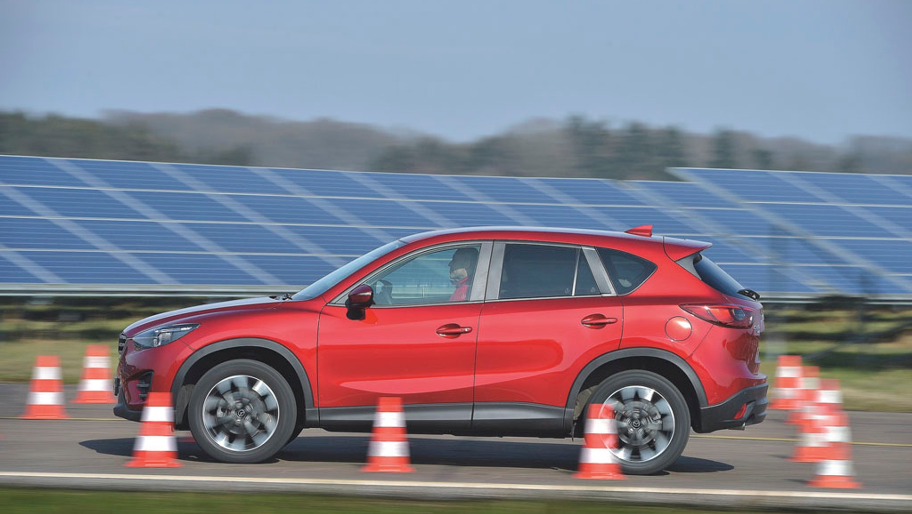 Po blisko pięciu latach od premiery CX-5 wciąż wygląda świeżo. Ostatni face lifting przeprowadzono w 2014 r.