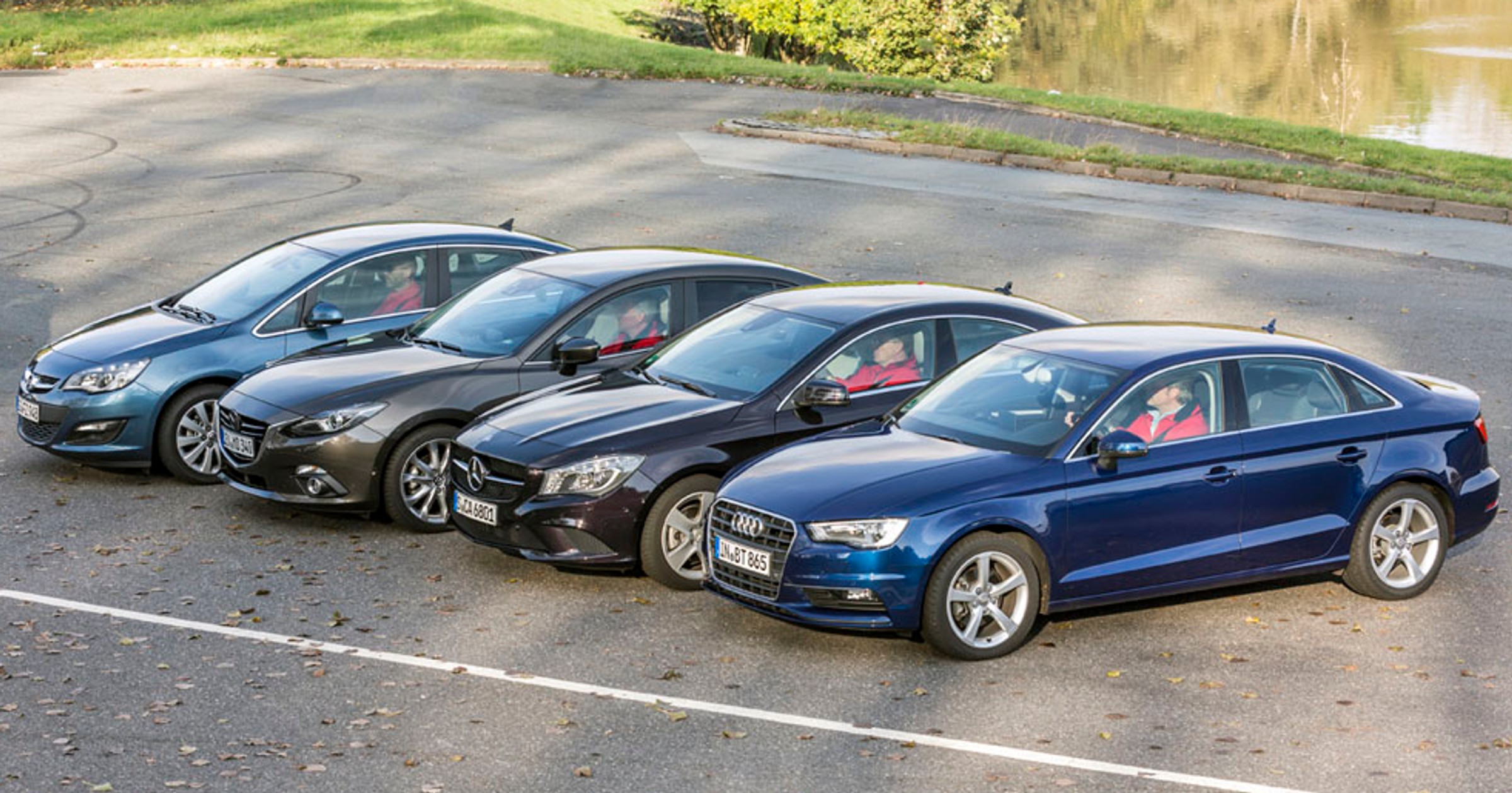Audi A3 kontra Mazda 3, Mercedes CLA i Opel Astra - Czy sedany dodają prestiżu?