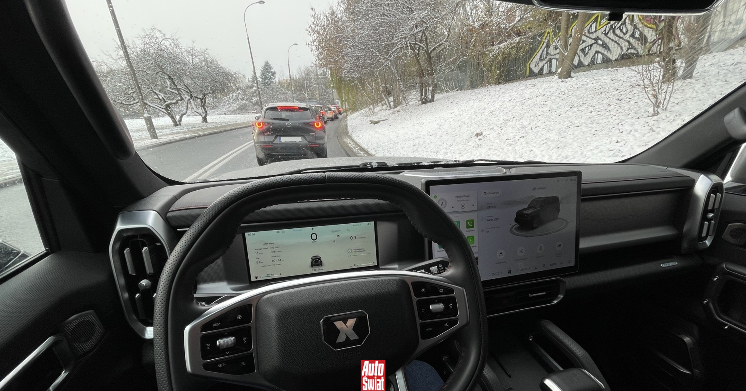 Zimą taśma klejąca w aucie może być zbawieniem. Prosty trik, genialny efekt