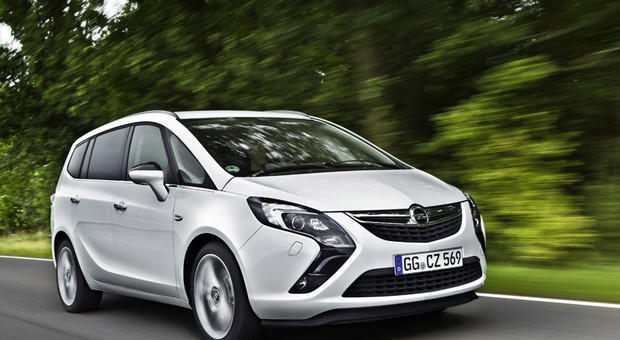 Opel Zafira: limuzyna w skórze vana