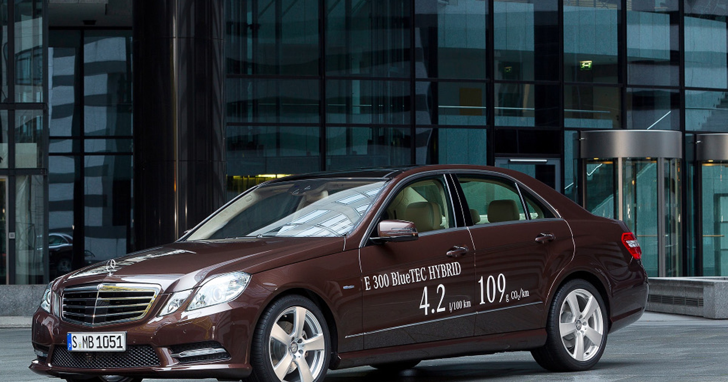 Mercedes Klasy E z napędem hybrydowym