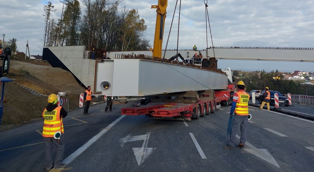 Wiadukt budowany na zakopiance na wysokości miejscowości Gaj