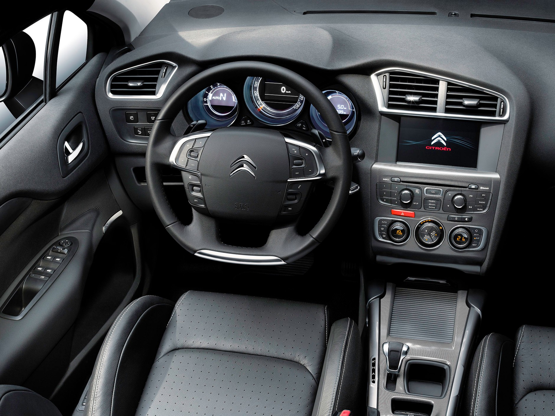 O desce rozdzielczej C-czwórki można wypowiadać się właściwie w samych superlatywach