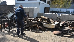 Kradł pokrywy studzienek na drogach serwisowych przy S19 i A4. Liczba zaskakuje