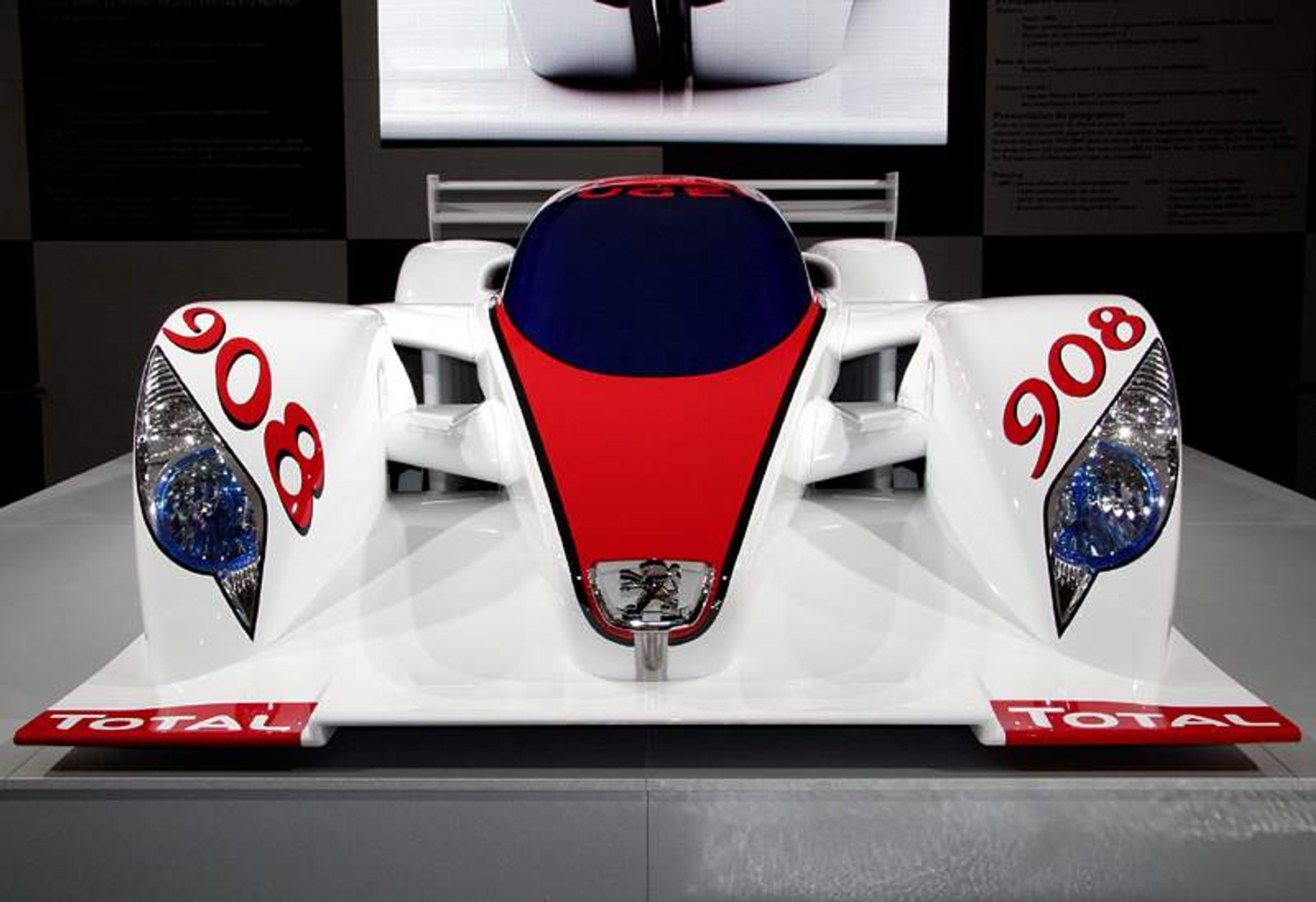 Paryż na żywo: Peugeot 908 V12 HDi DPFS