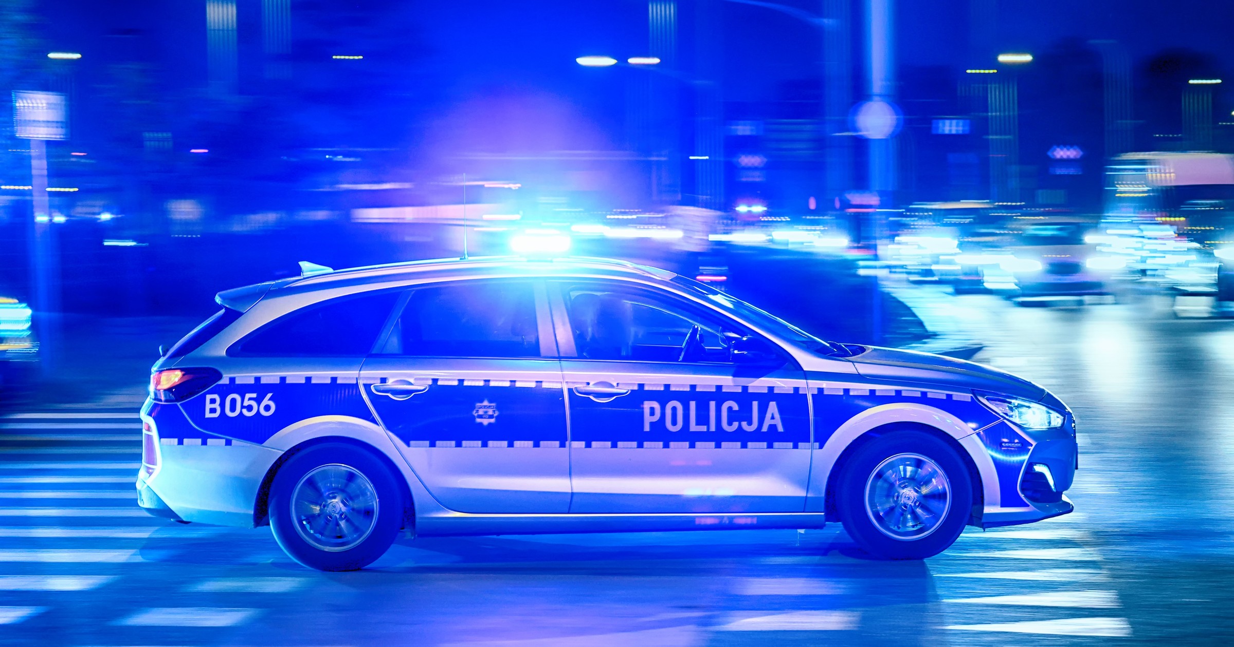 Policja regularnie chwali się eskortowaniem cywilnych aut do szpitali. Zdaniem ratowników, takie działania są niebezpieczne