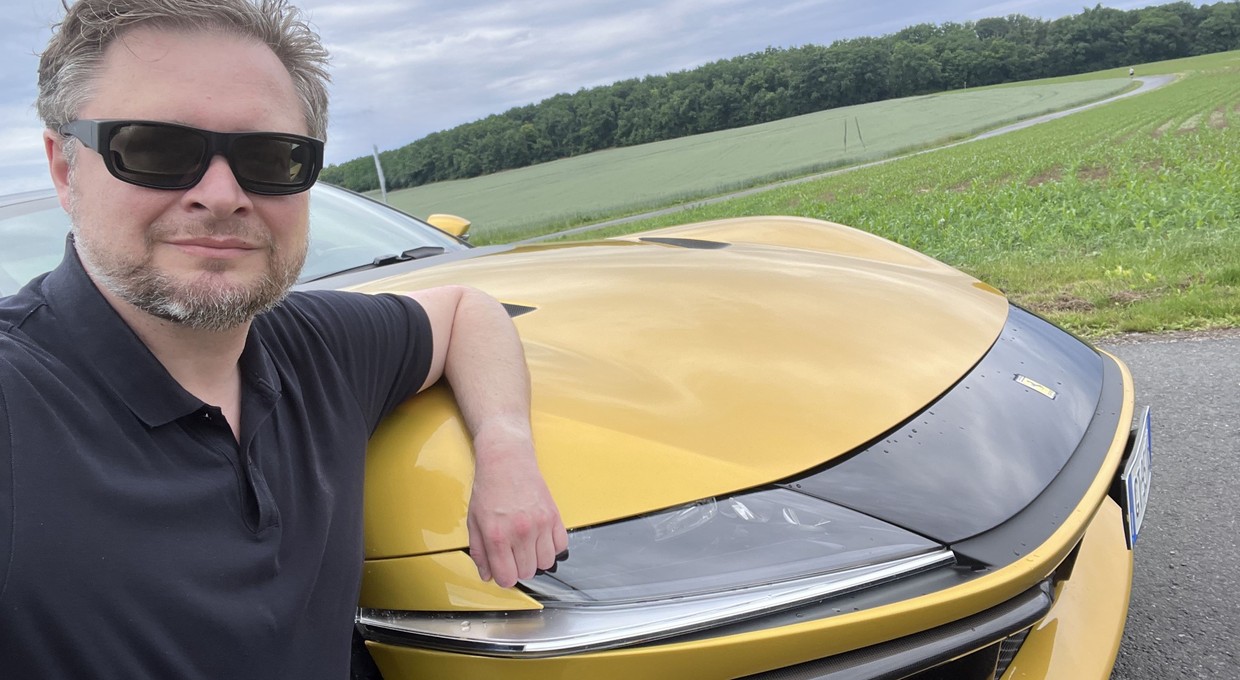 Pojeździłem 830-konnym Ferrari za blisko 2 mln zł. Byłem pewien, że będzie bolało