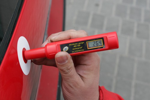 Mierniki grubości lakieru - sprawdziliśmy który warto kupić