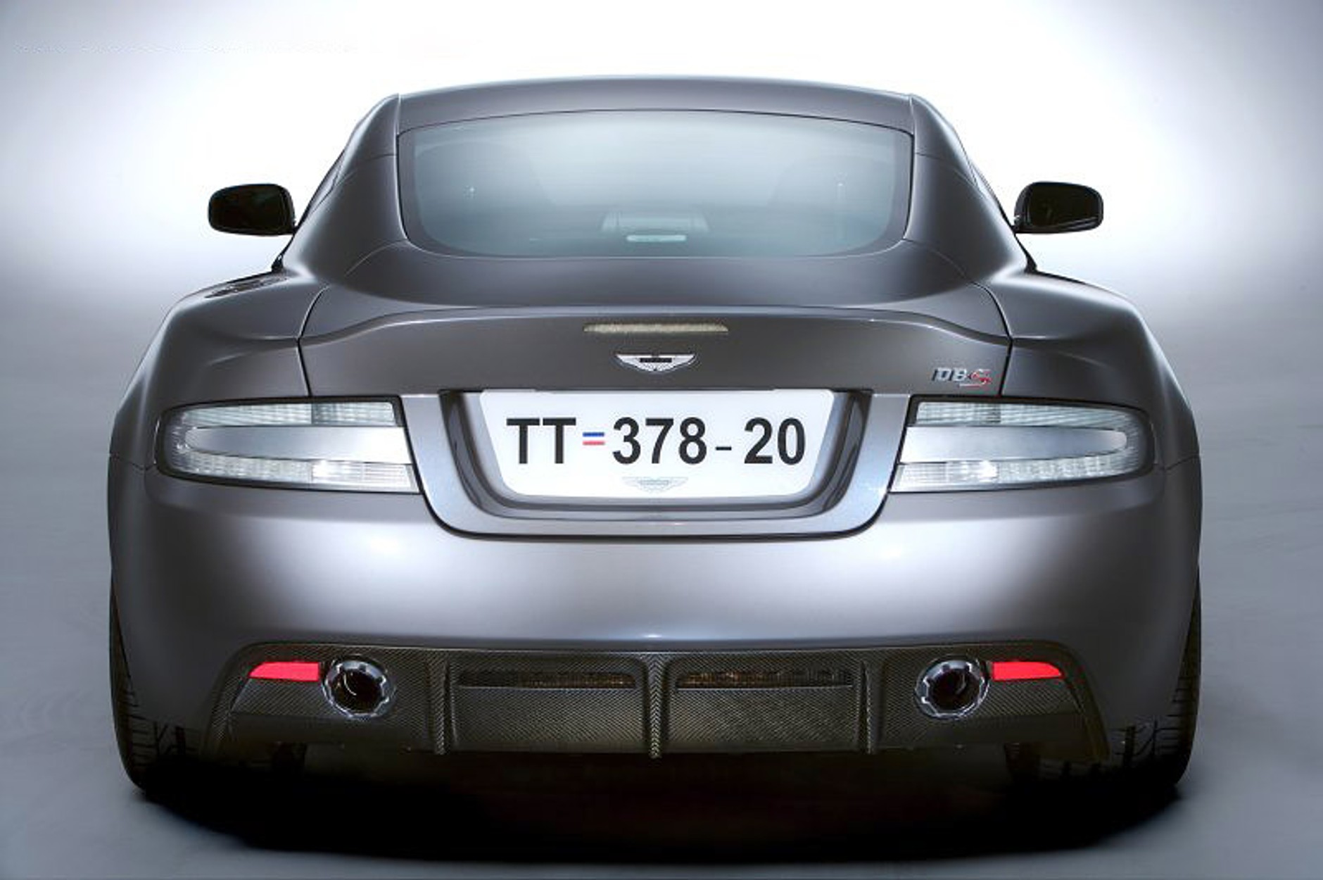 Aston Martin DBS – teoria spisku