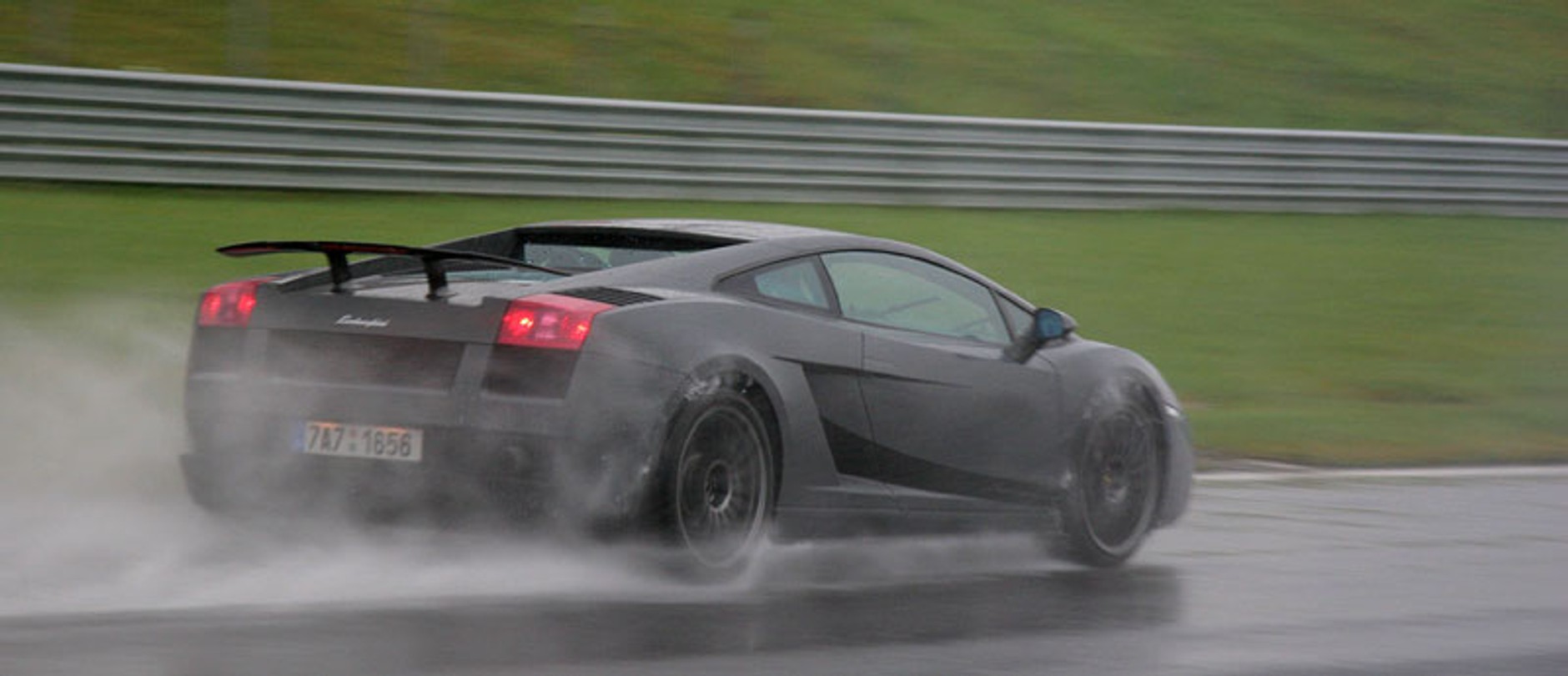 Autodrom Most: sportowe rakiety w deszczu (fotogaleria)