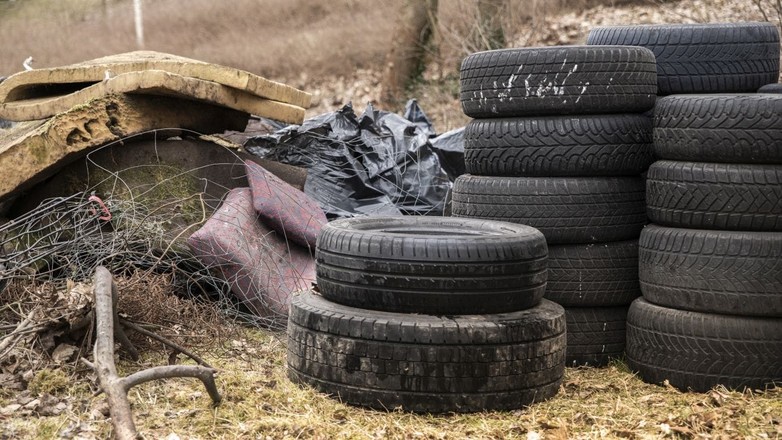 Zużyte opony zebrane przez wolontariuszy w Bydgoszczy