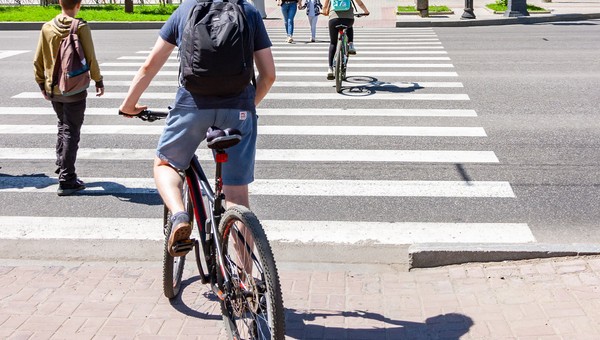 Polacy zapominają zrobić to przed pasami. A policja może dać mandat