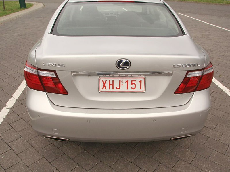 Lexus: hybrydowe wersje modeli GS i LS z większym bagażnikiem