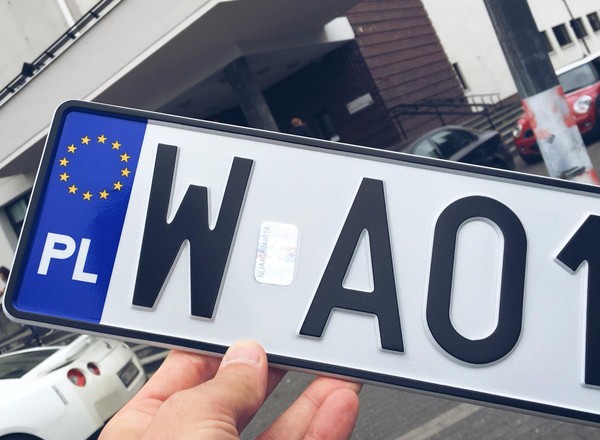 Masz małą tablicę w Seicento – policja zabierze ci dowód!