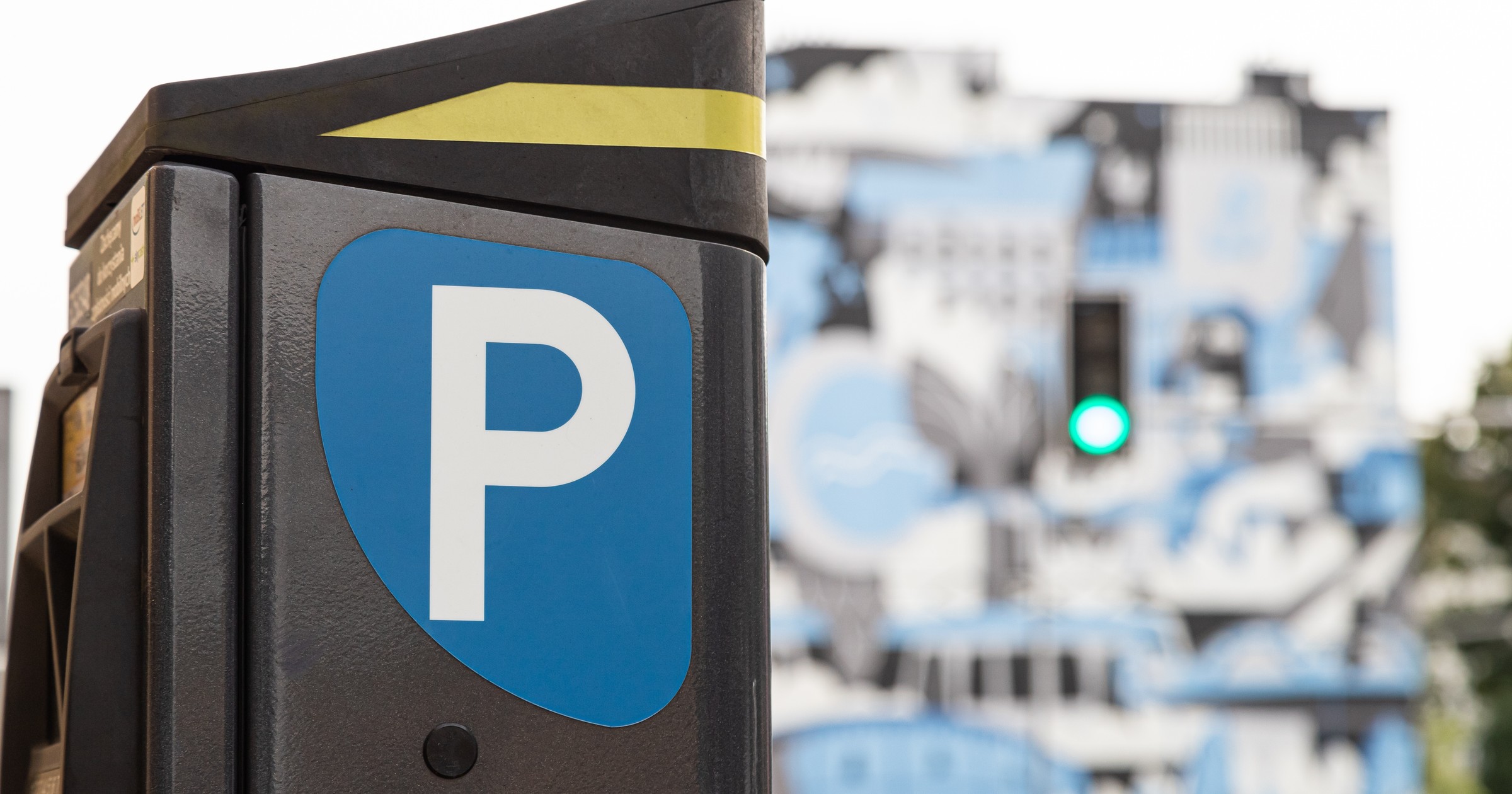 Niektóre parkometry są wyposażone w specjalny przycisk, który pozwala na darmowy postój (zdj. ilustracyjne)