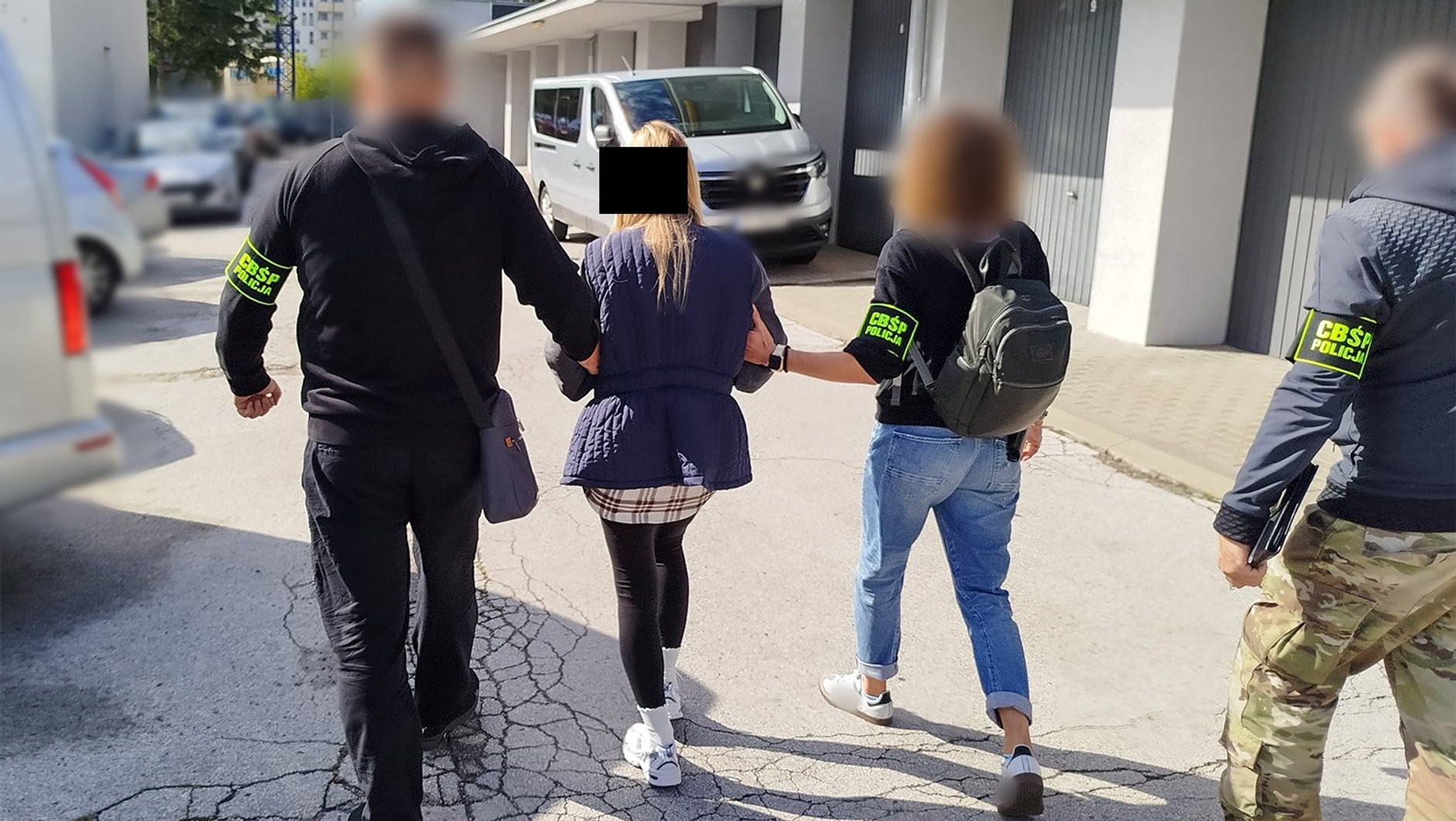 CBŚP rozbiło grupę przestępczą handlującą luksusowymi autami.