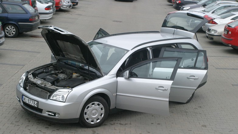 Kupujesz używane auto? Sprawdzaj je, gdzie tylko się da