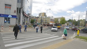 Mniej wypadków z udziałem pieszych na warszawskich ulicach. Tak bezpiecznie nie było od lat